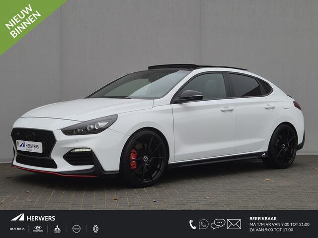 Hyundai I 30 Fastback 2.0 T-GDI N2 275pk / Schuif- en Kanteldak / Dealer onderhouden / Allseason banden / Trekgewicht 1600 kg / / Stuur-, en Stoel verwarming / Achteruitrijcamera / Apple Carplay Android Auto / Cruise control /