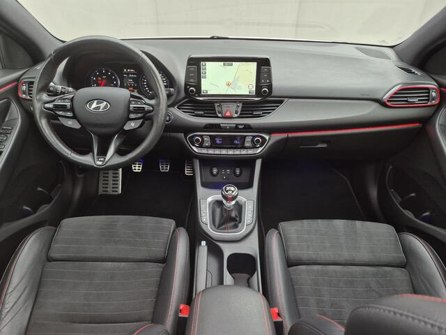 Hyundai I 30 Fastback 2.0 T-GDI N2 275pk / Schuif- en Kanteldak / Dealer onderhouden / Allseason banden / Trekgewicht 1600 kg / / Stuur-, en Stoel verwarming / Achteruitrijcamera / Apple Carplay Android Auto / Cruise control /