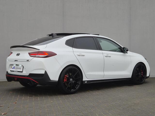 Hyundai I 30 Fastback 2.0 T-GDI N2 275pk / Schuif- en Kanteldak / Dealer onderhouden / Allseason banden / Trekgewicht 1600 kg / / Stuur-, en Stoel verwarming / Achteruitrijcamera / Apple Carplay Android Auto / Cruise control /