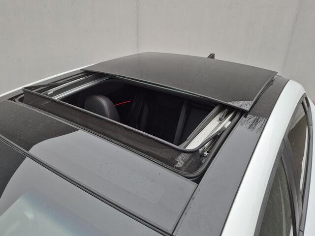 Hyundai I 30 Fastback 2.0 T-GDI N2 275pk / Schuif- en Kanteldak / Dealer onderhouden / Allseason banden / Trekgewicht 1600 kg / / Stuur-, en Stoel verwarming / Achteruitrijcamera / Apple Carplay Android Auto / Cruise control /