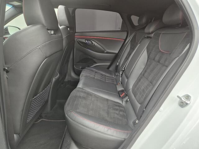 Hyundai I 30 Fastback 2.0 T-GDI N2 275pk / Schuif- en Kanteldak / Dealer onderhouden / Allseason banden / Trekgewicht 1600 kg / / Stuur-, en Stoel verwarming / Achteruitrijcamera / Apple Carplay Android Auto / Cruise control /