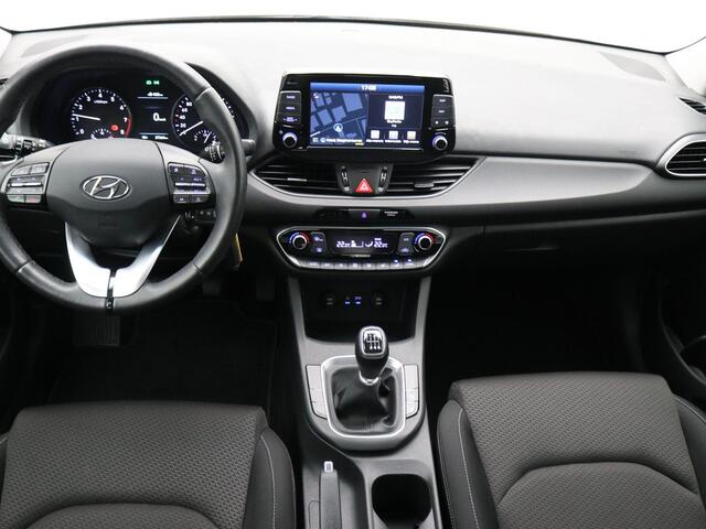 Hyundai I 30 1.0 T-GDI Comfort 120PK / 27261 KM stand!!!! / Dealeronderhouden / Historie compleet aanwezig / Navigatie + Android Auto/Apple Carplay / Climate Control / Cruise Control / Achteruitrijcamera / Parkeersensoren achter /