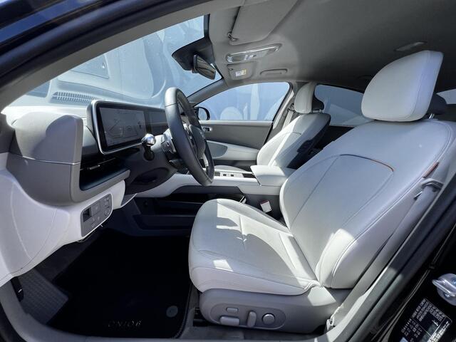 Hyundai IONIQ 6 Lounge 77.4 kWh Automaat / Origineel NL Auto / WLTP bereik 545 km / Stoelventilatie / Stuur-, stoel- & achterbankverwarming / Cam 360° / Navi / HUD / 20" LM wielen /