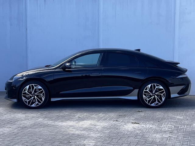 Hyundai IONIQ 6 Lounge 77.4 kWh Automaat / Origineel NL Auto / WLTP bereik 545 km / Stoelventilatie / Stuur-, stoel- & achterbankverwarming / Cam 360° / Navi / HUD / 20" LM wielen /