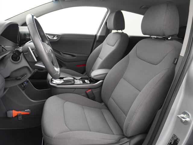 Hyundai IONIQ Comfort EV 38kWh Apple Carplay Android Auto Adaptieve Cruise Control Navi Ecc Camera Pdc DAB Stoelverwarming Led Lmv Infinity® Sound 1e Eigenaar
