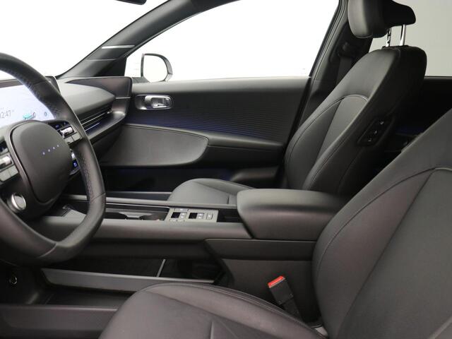 Hyundai IONIQ 6 Lounge 77.4 kWh / Dealeronderhouden / NL auto / Stoel-, Stuur en Achterbankverwarming / Elektrische Stoelen / Stoelgeheugen / 360 Camera / Warmtepomp / Dodehoek Camera / HUD Display / Full Option /