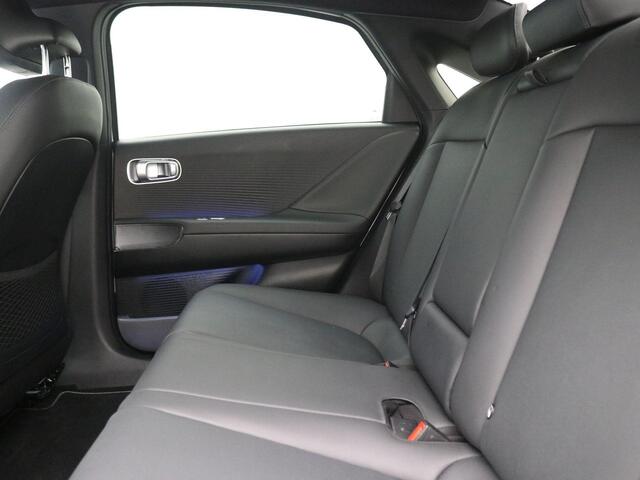 Hyundai IONIQ 6 Lounge 77.4 kWh / Dealeronderhouden / NL auto / Stoel-, Stuur en Achterbankverwarming / Elektrische Stoelen / Stoelgeheugen / 360 Camera / Warmtepomp / Dodehoek Camera / HUD Display / Full Option /