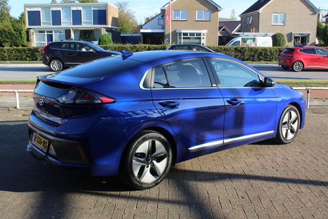 Hyundai IONIQ 1.6 GDi Hybrid Premium - Plus Uiterst nette auto Navigatie, Cruise Control, Climate Control, Trekhaak