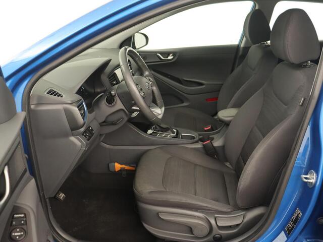 Hyundai IONIQ 1.6 GDi Comfort | Xenon | Carplay | Camera | Adaptive cruise | Keyless | Navigatie | Parkeerhulp | Climate control