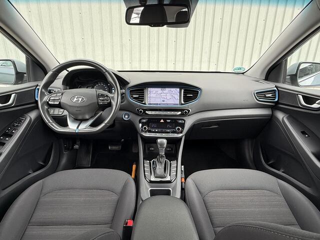 Hyundai IONIQ 1.6 GDi Comfort / Automaat / Parkeersensoren Voor + Achter / Achteruitrijcamera / Adaptieve Cruise Control / Bluetooth / Navigatie / Climate Control / Apple CarPlay & Android Auto / Origineel Nederlands / Dealer Onderhouden /