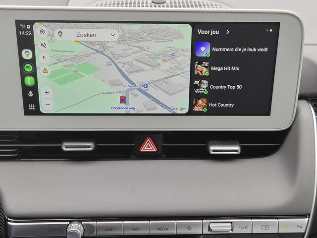 Hyundai IONIQ 5 Connect+ AWD 77.4 kWh Automaat / HUD / Stuur-, en Stoelverwarming / Allseason beanden / Trekgewicht 1600 Kg / Elektrische achterklep / Bose Audio Systeem / Apple Carplay Android Auto / Navigatie / Achteruitrijcamera /