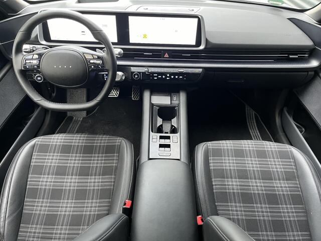 Hyundai IONIQ 6 First Edition AWD 77.4 kWh 325PK | Panorama schuifkanteldak | 800 V snellaadsysteem 10-80% in ca. 18 minuten | 20? lichtmetalen velgen & matzwarte designaccenten | BOSE premium audiosysteem | Premium interieur |