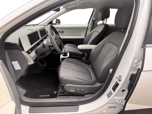 Hyundai IONIQ 5 Connect 77.4 kWh half leer, el.verst. stoelen, stoelverwarming.