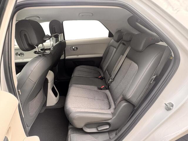 Hyundai IONIQ 5 Connect 77.4 kWh half leer, el.verst. stoelen, stoelverwarming.