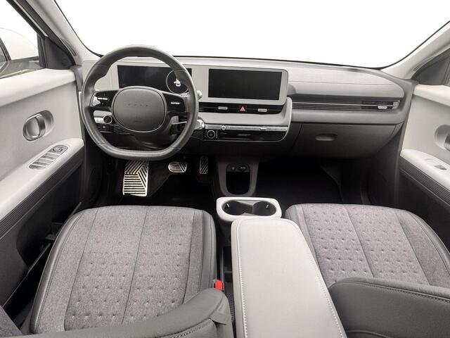 Hyundai IONIQ 5 Connect 77.4 kWh half leer, el.verst. stoelen, stoelverwarming.