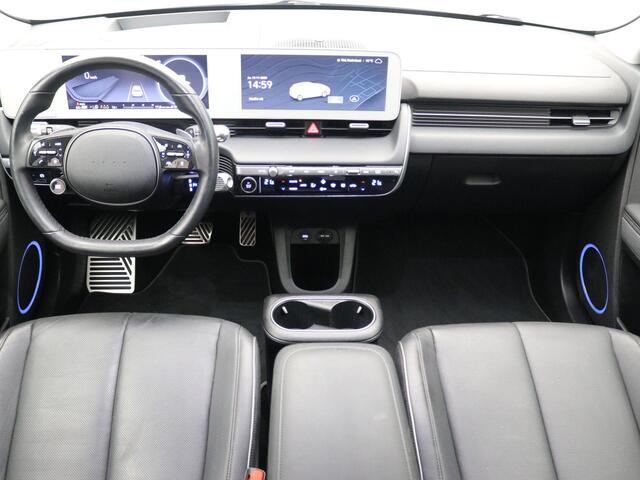 Hyundai IONIQ 5 Connect+ 77.4 kWh / SoH 100% / Trekhaak Afneembaar / 1600kg Trekgewicht / Stoel en Stuurverwarming / Elektrische Verstelbare Voorstoelen / HUD / 1ste Eigenaar / NL auto / Dealer onderhouden / Fabrieksgarantie tm 22-03-2028 /