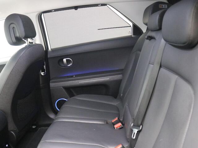 Hyundai IONIQ 5 Connect+ 77.4 kWh / SoH 100% / Trekhaak Afneembaar / 1600kg Trekgewicht / Stoel en Stuurverwarming / Elektrische Verstelbare Voorstoelen / HUD / 1ste Eigenaar / NL auto / Dealer onderhouden / Fabrieksgarantie tm 22-03-2028 /