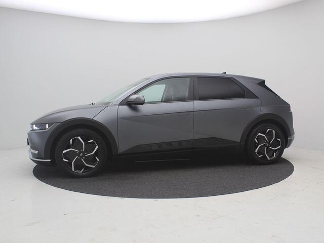 Hyundai IONIQ 5 Connect+ 77.4 kWh / SoH 100% / Trekhaak Afneembaar / 1600kg Trekgewicht / Stoel en Stuurverwarming / Elektrische Verstelbare Voorstoelen / HUD / 1ste Eigenaar / NL auto / Dealer onderhouden / Fabrieksgarantie tm 22-03-2028 /