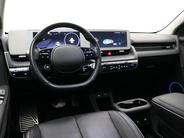 Hyundai IONIQ 5 Connect+ 77.4 kWh / SoH 100% / Trekhaak Afneembaar / 1600kg Trekgewicht / Stoel en Stuurverwarming / Elektrische Verstelbare Voorstoelen / HUD / 1ste Eigenaar / NL auto / Dealer onderhouden / Fabrieksgarantie tm 22-03-2028 /