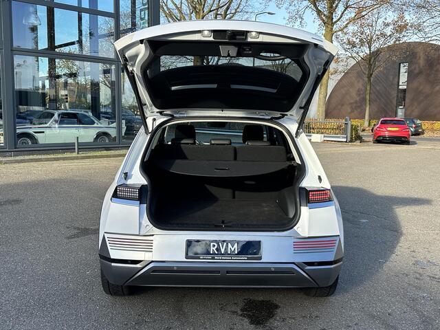 Hyundai IONIQ 5 Lounge AWD 77.4 kWh SOH 100% RIJKLAAR! | FABRIEKSGARANTIE HYUNDAI TOT 10-2028| |STOELVERWARMING + VENTILATIE| DEALER OH. |ELEK. ACHTERKLEP| BOSE AUDIO| VOL OPTIES| ACHTERBANK VERWARMD| HEAD-UP