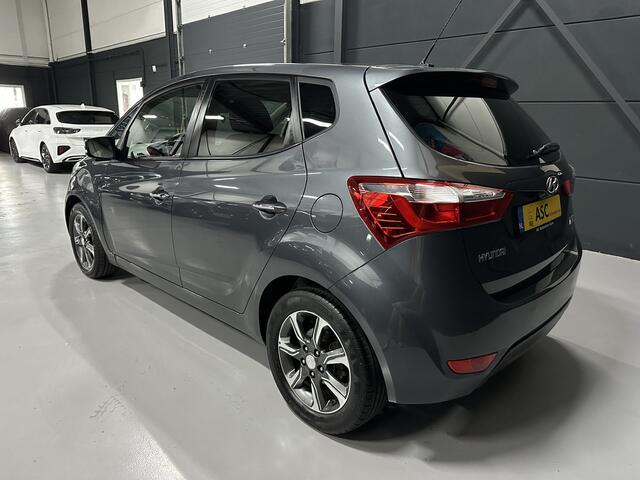 Hyundai IX20 1.6i Premium Automaat - Navigatie - Camera - Slechts 26.000 km !! - 1e Eigenaar