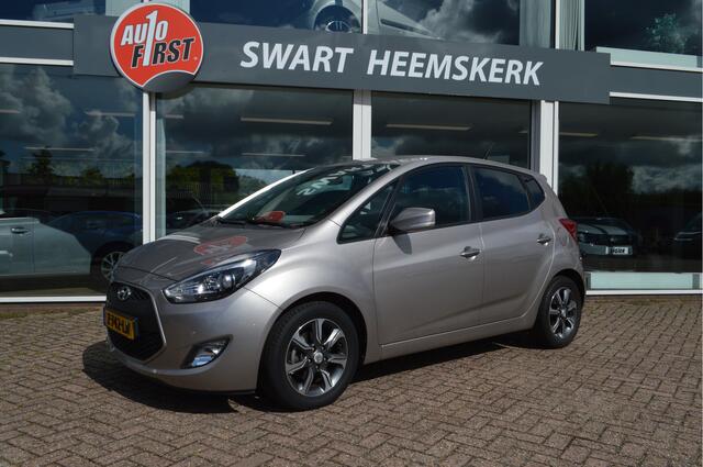 Hyundai IX20 1.6i Premium Automaat | Navi | Cruise C. | Parkeercamera voor + achter
