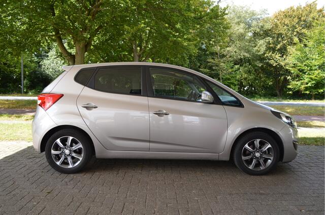 Hyundai IX20 1.6i Premium Automaat | Navi | Cruise C. | Parkeercamera voor + achter