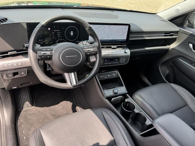 Hyundai Kona 1.6 GDI HEV Premium | Two-Tone Lakkleur | Stoelverwarming + -Ventilatie | 360° Camera | Leder | Navigatie | Apple Carplay/Android Auto | Geheugenstoel | Rijklaarprijs!
