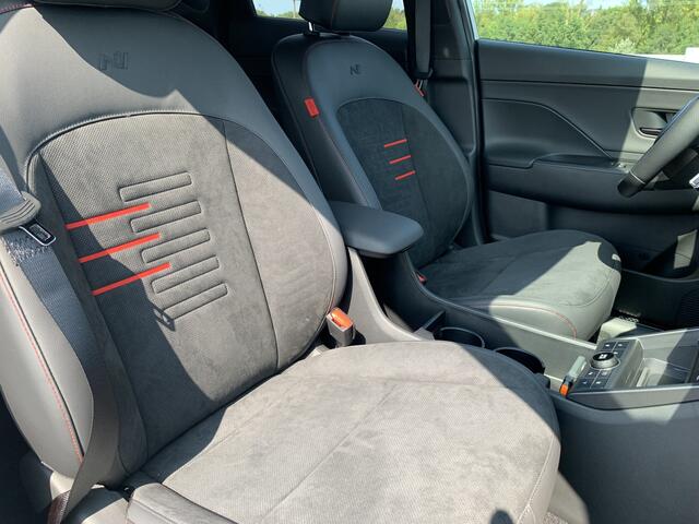 Hyundai Kona Electric N Line 65.4 kWh Volledig Elektrisch met Navigatie, Lederen bekleding en Stoelverwarming Uit voorraad leverbaar!