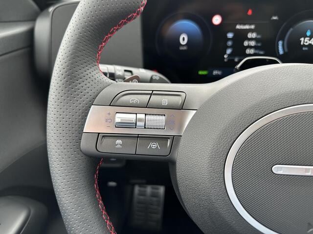 Hyundai Kona Electric N Line Business 64.8 kWh / Direct Beschikbaar / Apple Carplay & Android Auto / Navigatie / Stoelverwarming en Stuurverwarming / Achteruitrijcamera /