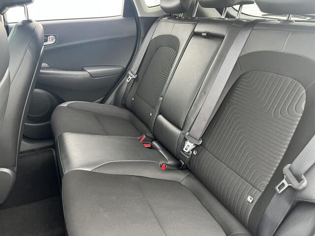 Hyundai Kona EV Fashion Sky 64 kWh /Apple Carplay/Android Auto/ cruise control adaptief met Stop&Go/ elektrisch glazen schuif-/kanteldak/ metaalkleur (¤ 695) V7U - Surfy Blue Metallic/