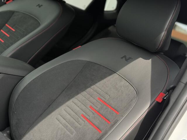 Hyundai Kona Electric N Line 65.4 kWh / Dynamische Routeplanner / Climate Control / Adaptive Cruise Control / 360 Camera / Stoel- & Stuurverwarming / Stoelverkoeling / Snel Leverbaar! /