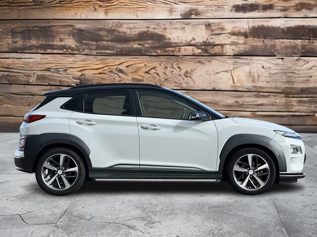 Hyundai Kona EV Premium 64 kWh | Zeer mooi! | 18" | Sideskirts | Full options | NIEUW ACCUPAKKET!