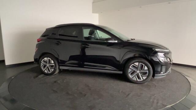 Hyundai Kona Electric Comfort Smart 64.8 kWh | Warmtepomp | Head-up display | Trekhaak | Voorzetels en stuur verwarmbaar