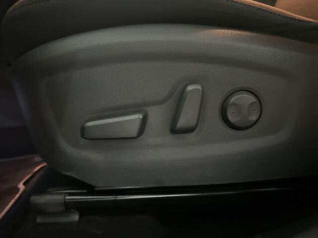 Hyundai Kona Electric Comfort Smart 64.8 kWh | Warmtepomp | Head-up display | Trekhaak | Voorzetels en stuur verwarmbaar