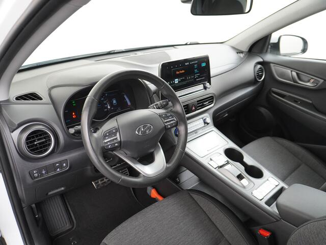 Hyundai Kona EV Comfort 64kWh Warmtepomp Navi Ecc Camera Adaptieve Cruise Control Pdc DAB Apple Carplay Android Auto Led Premium Krell® Audio Keyless Resterende garantie op de hoogspanning accu 4 jaar of tot 160.000km