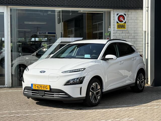 Hyundai Kona EV Fashion 64 kWh | NAP | 1E eigenaar | TREKHAAK | 98% SoH | Navigatie | Achteruitrijcamera | Head-up display | Climate Control | Warmtepomp | LED | DAB | Cruise Adaptief |
