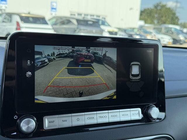 Hyundai Kona EV Fashion 64 kWh | NAP | 1E eigenaar | TREKHAAK | 98% SoH | Navigatie | Achteruitrijcamera | Head-up display | Climate Control | Warmtepomp | LED | DAB | Cruise Adaptief |
