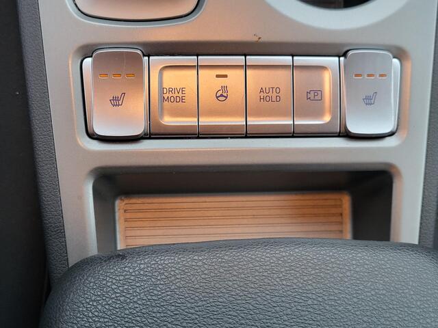 Hyundai Kona EV Comfort Smart 64 kWh / 3 fase laden CCS Snelladen / WLTP bereik 484 km / Dealer onderhouden / All season banden / Apple Carplay / Android Auto / Navigatie / Camera / Kreil audio / DAB / Stuur-, en voorstoelverwarming