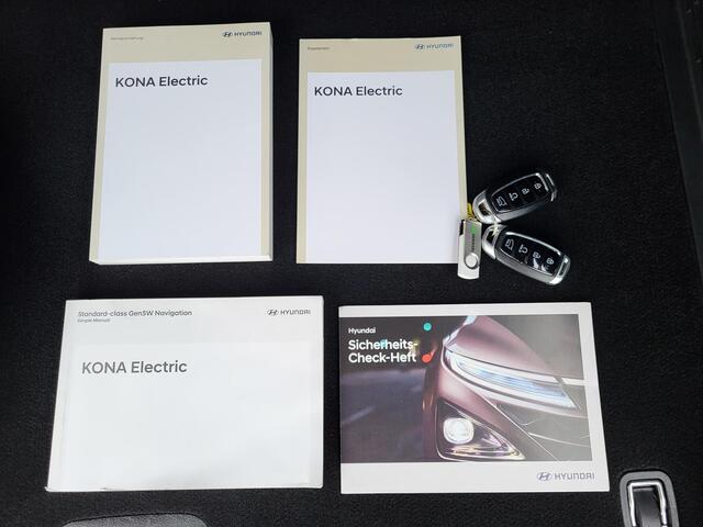 Hyundai Kona EV Fashion 64 kWh / 3 fase Laden / CCS laden / Dealer onderhouden / Krell Audio / Camera / Navigatie / Stuur-, en voorstoelverwarming / Android Auto / Apple Carplay / Headup Display
