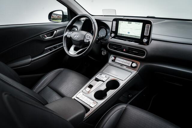 Hyundai Kona EV Premium 64 kWh RIJKLAAR INCL:GARANTIE AUTOMAAT | Two-Tone lak | Leer | Clima | Navigatie | PDC V/A | Stoel / stuur verwarming |