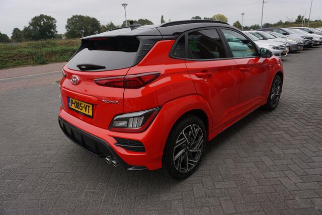 Hyundai Kona 1.0 T-GDI N LINE KEURIGE NETTE STAAT! ORIGINEEL NL! DEALER ONDERHOUDEN! CAMERA STOELKOELING+VERWARMING ALCANTARA/LEDER ANDROID/APPLECARPLAY NAVI AFN.TREKHAAK 18INCH CLIMA CRUISE ENZ...