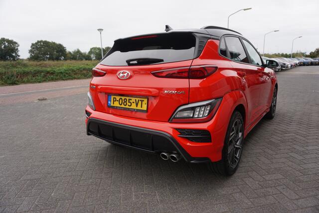 Hyundai Kona 1.0 T-GDI N LINE KEURIGE NETTE STAAT! ORIGINEEL NL! DEALER ONDERHOUDEN! CAMERA STOELKOELING+VERWARMING ALCANTARA/LEDER ANDROID/APPLECARPLAY NAVI AFN.TREKHAAK 18INCH CLIMA CRUISE ENZ...