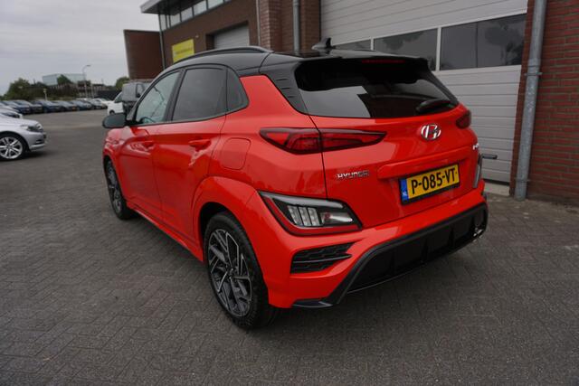 Hyundai Kona 1.0 T-GDI N LINE KEURIGE NETTE STAAT! ORIGINEEL NL! DEALER ONDERHOUDEN! CAMERA STOELKOELING+VERWARMING ALCANTARA/LEDER ANDROID/APPLECARPLAY NAVI AFN.TREKHAAK 18INCH CLIMA CRUISE ENZ...