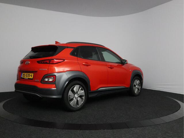 Hyundai Kona EV Premium 64 kWh | Schuif-kanteldak | Warmtepomp