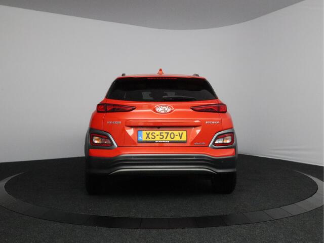 Hyundai Kona EV Premium 64 kWh | Schuif-kanteldak | Warmtepomp