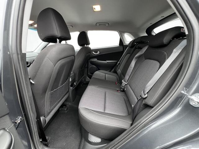 Hyundai Kona 1.6 GDI HEV Fashion Automaat / 1.300 kg trekgewicht / Dealer onderhouden / CC / Stuur- en stoelverwarming / Navigatie / Achteruitrijcamera / Apple Carplay Android / 18" LM wielen /