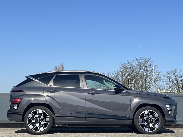 Hyundai Kona Electric Premium 65.4 kWh | Adaptieve cruisecontrol | Contrasterende dakkleur | Warmtepomp & V2L | Lederen bekleding & memory | Allseason banden |