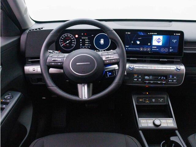 Hyundai Kona 64,8 kWh Pure Edition | Navigatie | Parkeer Sensoren |