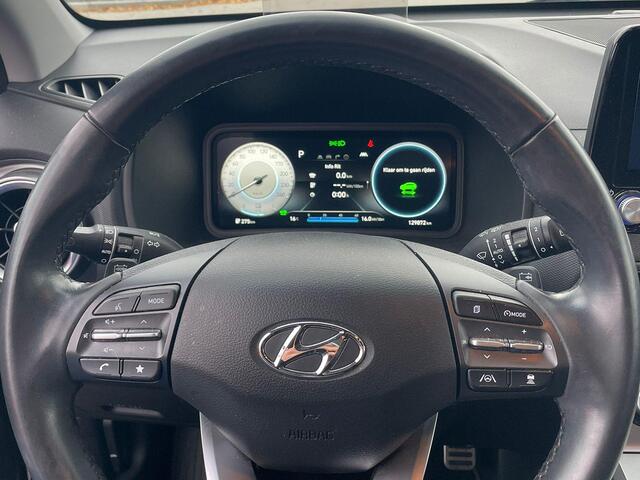 Hyundai Kona EV Fashion 64 kWh 204 Pk | Trekhaak | LED | Head-up | Carplay | Adaptive Cruise | Climate Control | Navigatiesysteem | Camera | 17 Inch